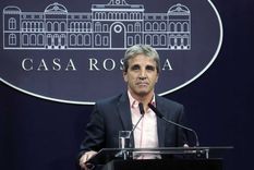 Caputo no se quedó callado y cruzó a un periodista de El Destape Foto: Noticias Argentinas