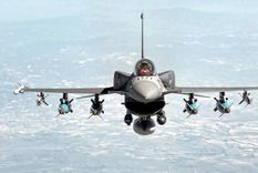 cazas F-16 Los costosos cazas F-16 no llegarán a Ucrania por ahora. Foto: Efe. cazas F-16 Los costosos cazas F-16 no llegarán a Ucrania por ahora. Foto: Efe.