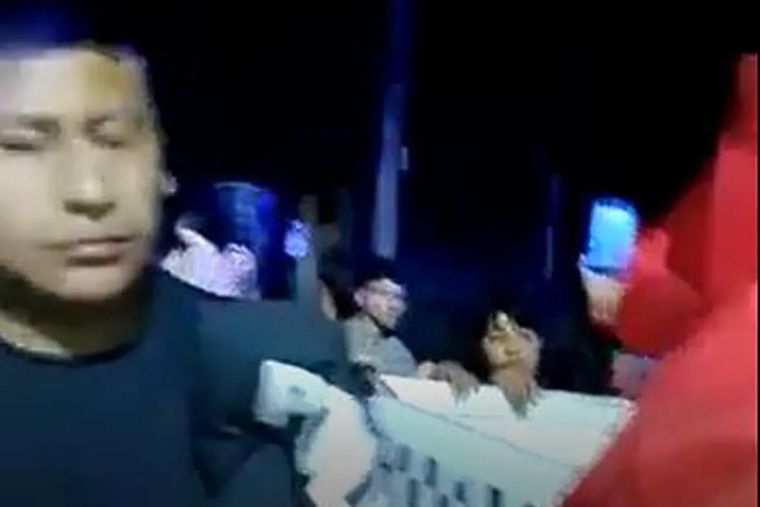 El caótico episodio quedó grabado por la dueña del domicilio