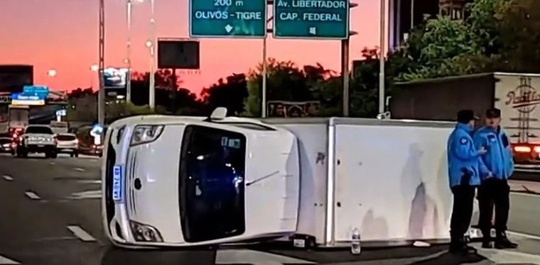 Así quedó la camioneta tras el vuelco