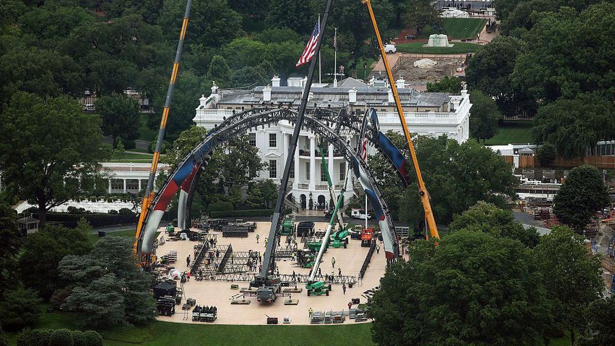 Las imágenes de la jaula que Trump construye en la Casa Blanca para un inédito combate de artes marciales mixtas