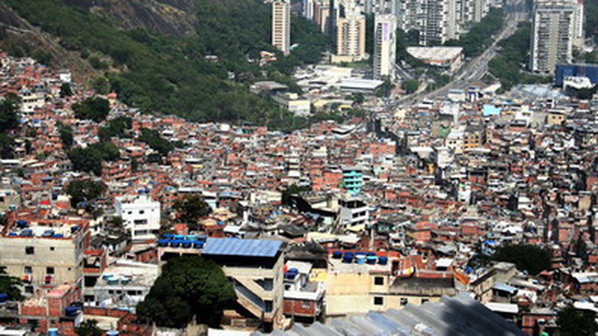 Tensión en Río de Janeiro: 200 turistas quedaron atrapados en la cima de un monte por un tiroteo entre la Policía y el Comando Vermelho