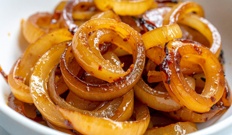 Las cebollas caramelizadas realzan cualquier plato.