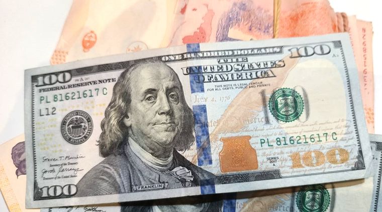 El dólar blue sigue bajando Foto: Walter Moreno / MDZ. Foto realizada con Moto G72