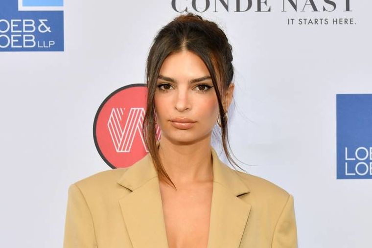 Emily Ratajkowski entrega sus consejos para llevar shorts biker Foto: Woman