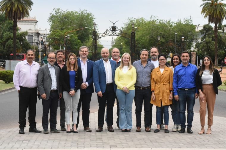 Hebe Casado y los dirigentes del PRO que están en Cambia Mendoza. Foto: PRO Mendoza