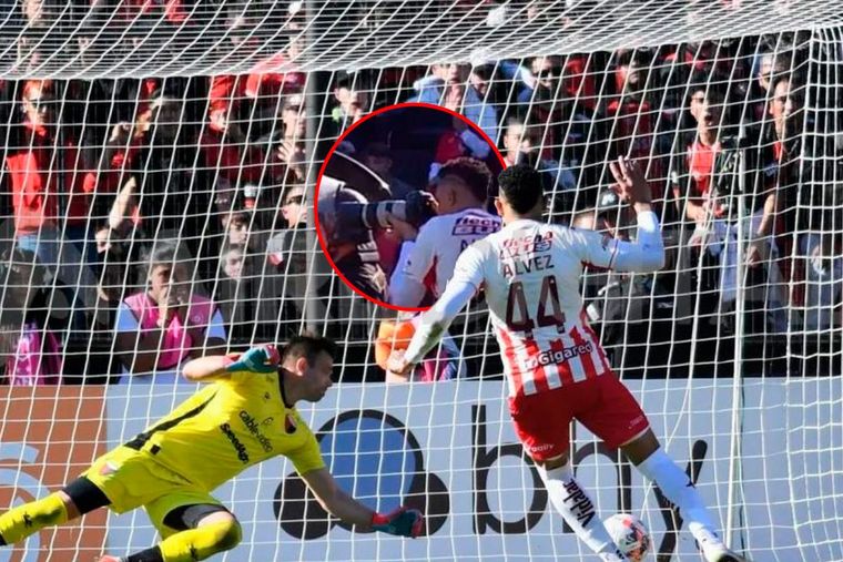 El uruguayo Alvez empató para Unión y lo festejó de una manera muy particular de cara a la gente de Colón.