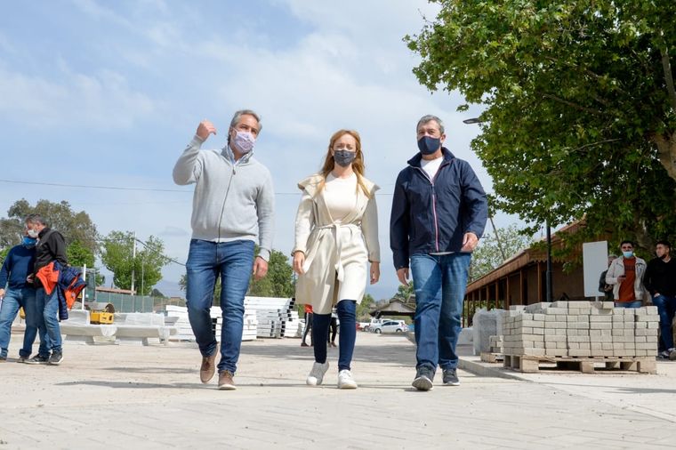 Fernández Sagasti, Stevanato y Bermejo, recorriendo Maipú. Foto: Gentileza