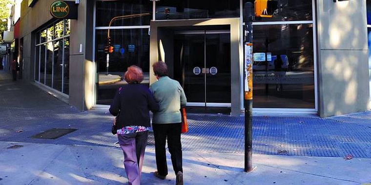 Diferencia. Los jubilados tendrían que cobrar un mínimo de $ 1.930, en lugar de $ 1.879.