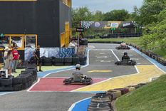 Este jueves se llevó a cabo en el complejo ProRacing, sobre la autopista Córdoba – Villa Carlos Paz, “La carrera del verano”, un encuentro de karting que reunió a artistas de la cartelera teatral y a periodistas que cubren la temporada de verano. Fotos: Luis Tórtolo