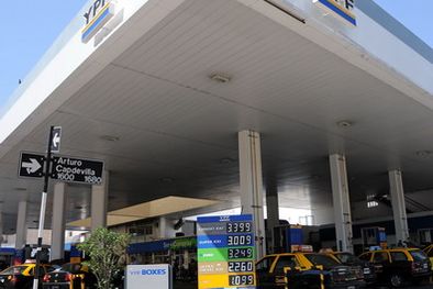MDZol | Las estaciones que venden combustibles Repsol YPF operarán en forma normal. Foto: NA