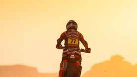 Luciano Benavides, con KTM, festejó una victoria clave en la categoría motos del Rally Dakar. Luciano Benavides, con KTM, festejó una victoria clave en la categoría motos del Rally Dakar.
