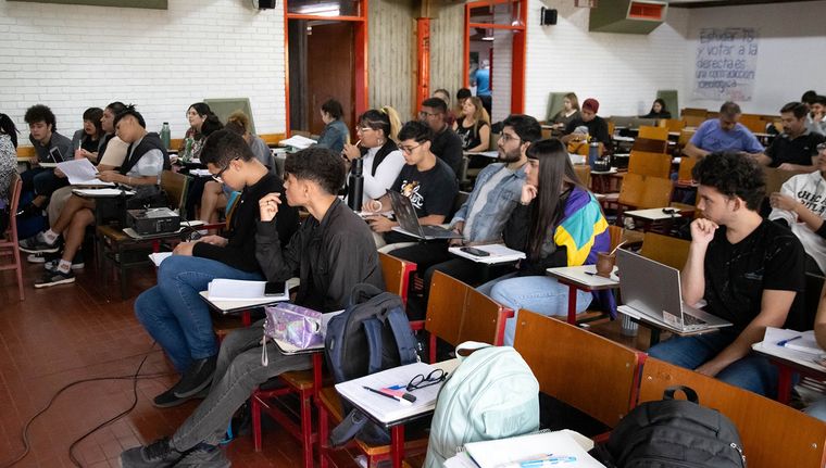 Capacitar a los docentes para que puedan atender las necesidades de estudiantes con diferentes características y necesidades. Foto: Santiago Tagua/MDZ