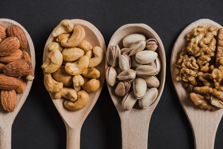 Estos frutos secos serán tus aliados para mantener la piel firme y las articulaciones en movimiento. Foto: Freepik