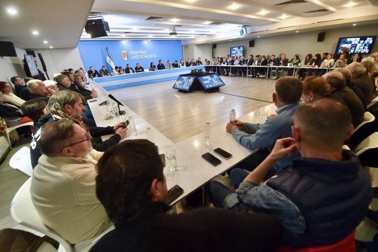 El PJ finalizó su encuentro y organiza la resistencia de Cristina Fernández de Kirchner.