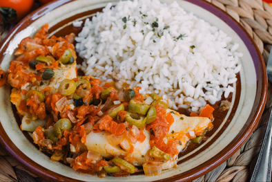 MDZol | Con el paso del tiempo, la receta tradicional veracruzana ha mantenido casi intacta su esencia, conservando la combinación de sabores mediterráneos y mexicanos que la caracteriza desde la época colonial.