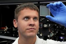 que son los cristales de memoria que desafian las leyes de la fisica