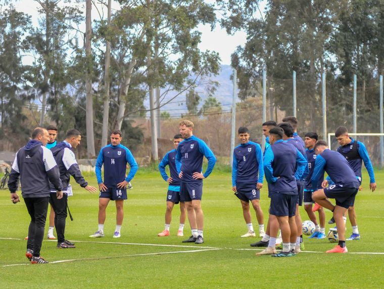 El plantel de Gimnasia de Jujuy inició la semana de entrenamientos de cara al partido en Mendoza.&nbsp;