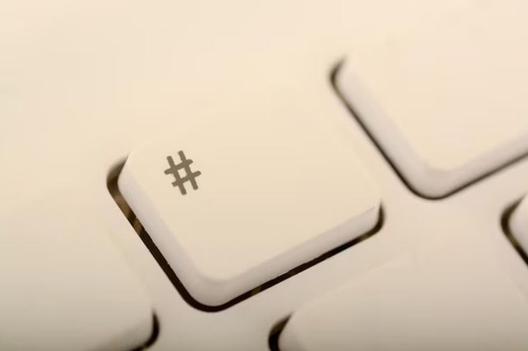 El bloqueo numérico habilita los códigos ASCII y permite ingresar el símbolo # desde el pad lateral. El bloqueo numérico habilita los códigos ASCII y permite ingresar el símbolo # desde el pad lateral.