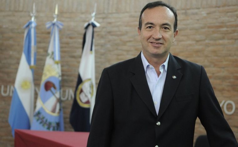 Aclaró el mismísimo Gabriel Fidel en una entrevista con MDZ Radio, que resulta bastante risueño colocar a Adriana García como “independiente” Aclaró el mismísimo Gabriel Fidel en una entrevista con MDZ Radio, que resulta bastante risueño colocar a Adriana García como “independiente”