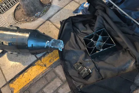 Un elemento clave para los investigadores es un escrito redactado en idioma árabe que fue hallado junto al bolso sospechoso. Un elemento clave para los investigadores es un escrito redactado en idioma árabe que fue hallado junto al bolso sospechoso.