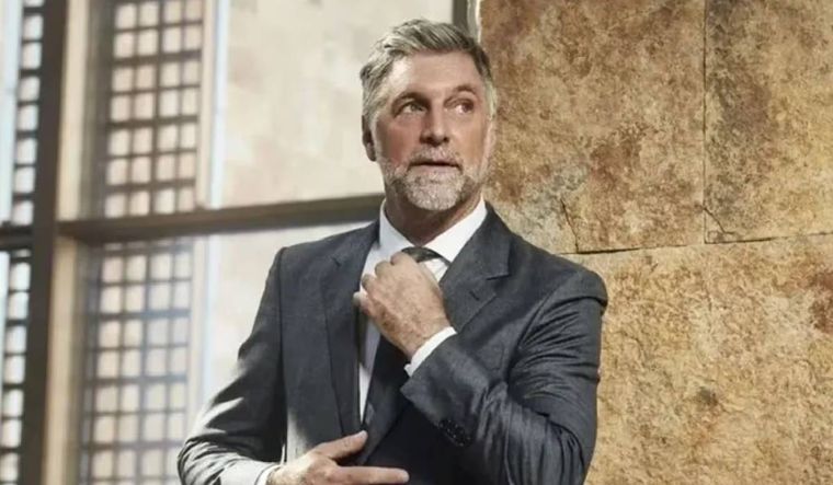 Tras doce años al frente, Horacio Cabak deja La jaula de la moda.