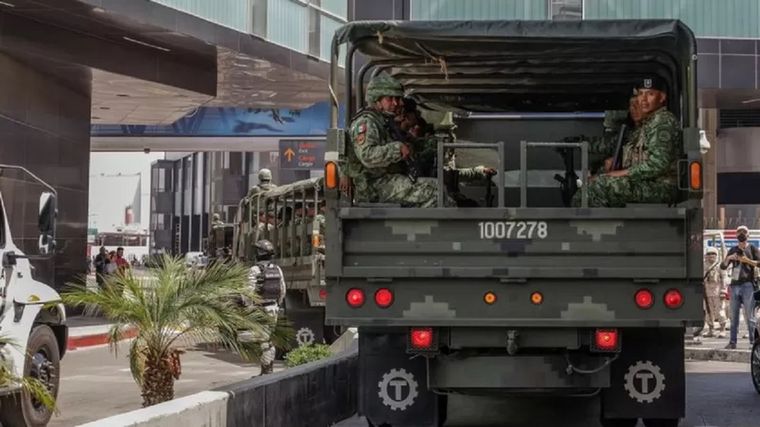 El ejército y la Guardia Nacional patrullan en Tijuana. Foto: EPA