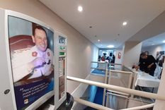 El búnker del Frente de Todos está listo para que los candidatos hablen con la prensa. Sólo falta saber si se mostrarán optimistas o preocupados por el resultado