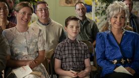 Tienes que verla. Tienes que verla.