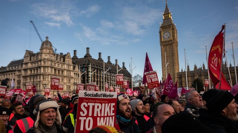 Las protestas también han sido fuertes en el país. Foto: FinancialTimes.