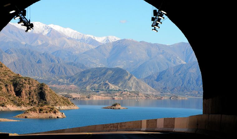 Potrerillos y Cacheuta son uno de los destinos más buscados por aquellos que quieres escaparse de la ciudad un fin de semana. Potrerillos y Cacheuta son uno de los destinos más buscados por aquellos que quieres escaparse de la ciudad un fin de semana.