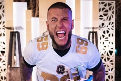 El mediático posando con el profesional que lleva adelante el tratamiento láser. El mediático posando con el profesional que lleva adelante el tratamiento láser.