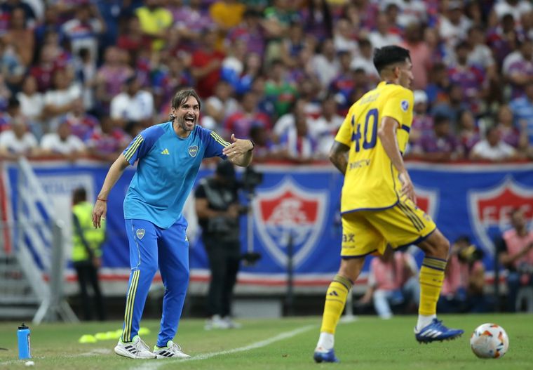Diego Martínez dando indicaciones en Boca. Foto: FotoBaires
