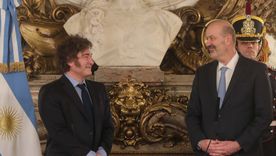 El presidente Javier Milei junto al ministro de Desregulación y Transformación del Estado, Federico Sturzenegger.