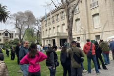 Filas de argentinos para votar en Chile.