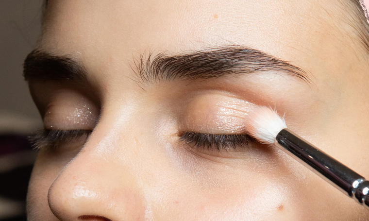 No todas las sombras de ojos logran el efecto deseado, por eso hay que elegirlas de manera estratégica. Foto: Galmour UK