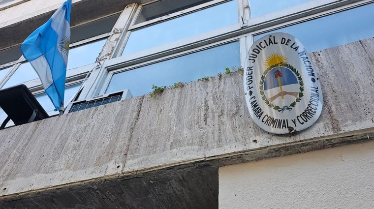 El delincuente seguirá en la cárcel tras no poder demostrar ser el padre de su presunto hijo.