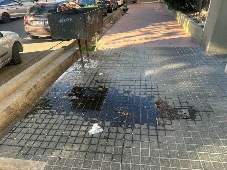Una esquina de la Quinta Sección desbordada por pérdidas de agua. Una esquina de la Quinta Sección desbordada por pérdidas de agua.