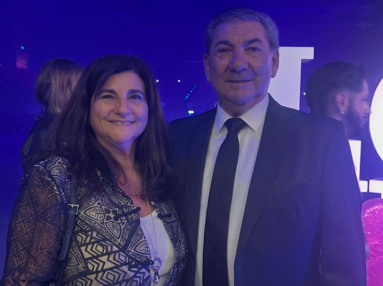 Gabriela Testa, presidente del Emetur, y Tito Bustos, creador de la Vendimia Gay. Gabriela Testa, presidente del Emetur, y Tito Bustos, creador de la Vendimia Gay.