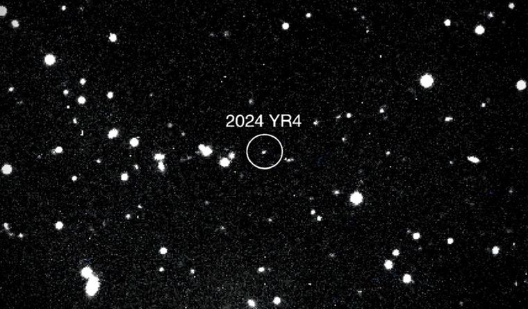 Observar el cielo es también anticiparse a lo improbable: cada dato cuenta cuando se trata de objetos que viajan a miles de kilómetros por hora. Foto: Dpa.