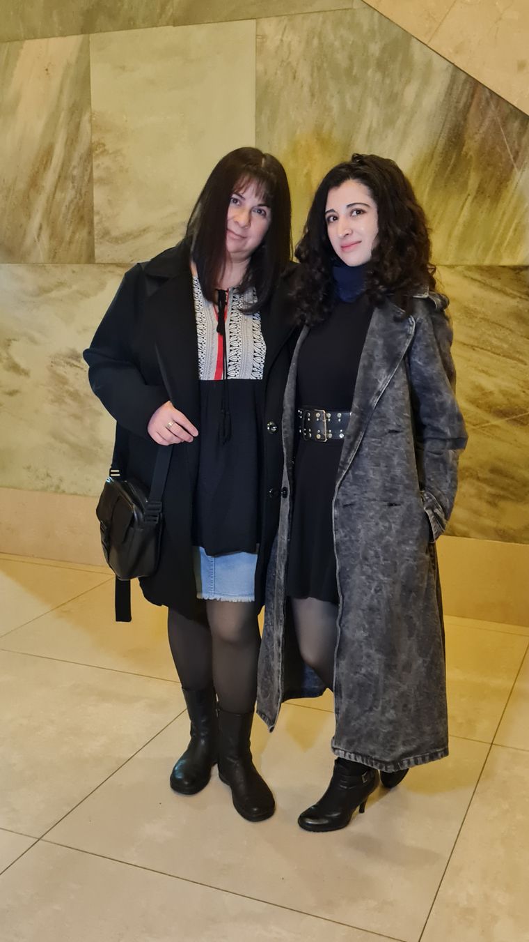 Betty Escudero y Abigail Martin, verdaderas admiradoras de la icónica banda sueca. Betty Escudero y Abigail Martin, verdaderas admiradoras de la icónica banda sueca.