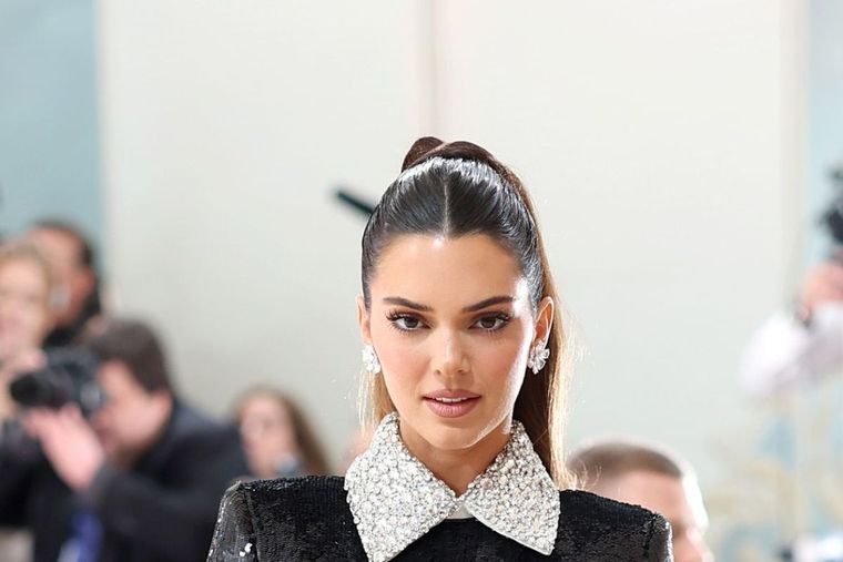 Kendall Jenner enloqueció a todos con un atrevisdo look.