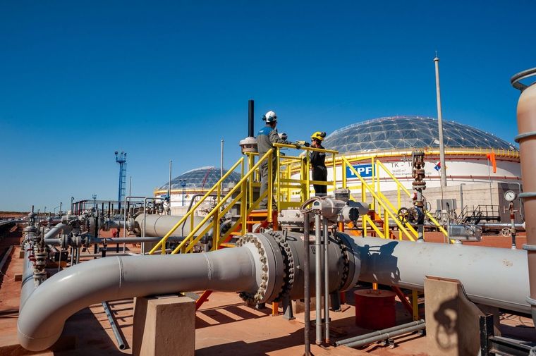 El oleoducto Vaca Muerta Norte permitirá que Mendoza reciba más petróleo para producir combustibles. Foto: YPF