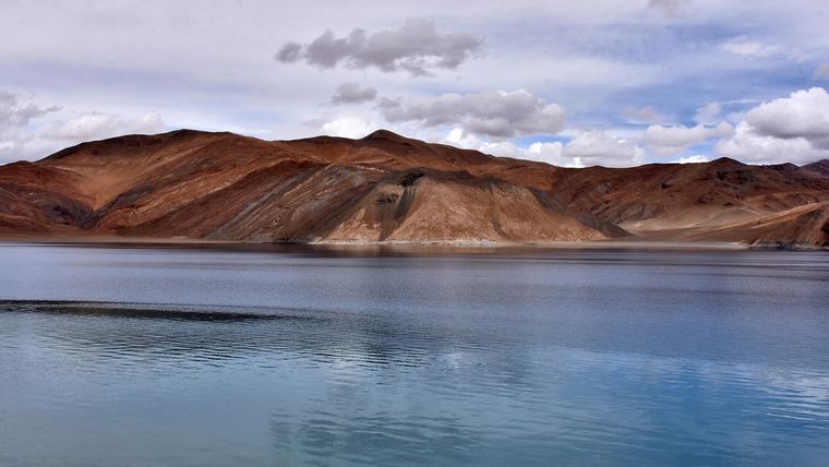 El lago Pangong Tso, en la región de Ladakh, 27 de julio de 2020. Foto: RT