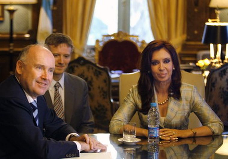 Cristina Fernández en marcha con el nuevo tren. Foto: EFE