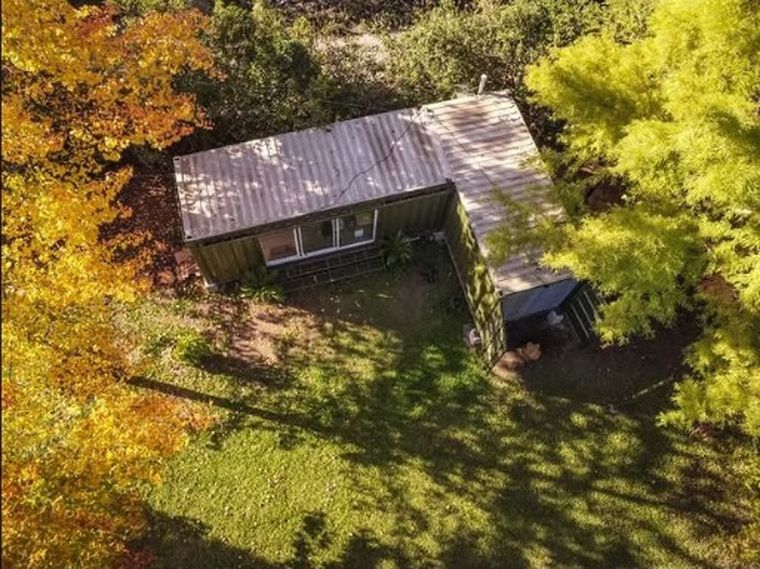 Vista aérea de una casa de contenedor en Mendoza. Vista aérea de una casa de contenedor en Mendoza.
