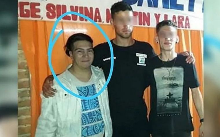 En el círculo, el joven que recibió un tiro por accidente de parte de su amigo