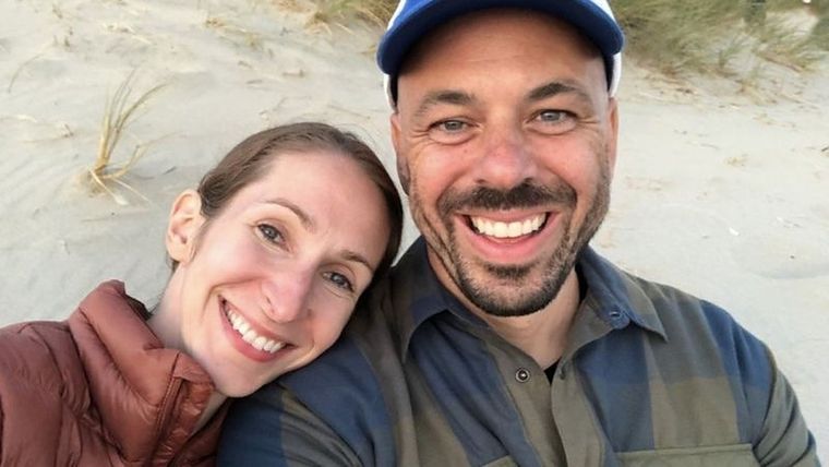 Andrea y Jay estaban en vacaciones en Malta cuando ingresó al hospital Foto: JAY WEELDREYER