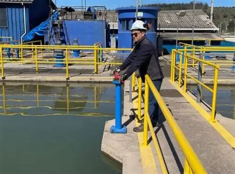 ¿Qué modelo de país queremos construir y qué tipo de reforma laboral necesitamos para que ese modelo sea posible? ¿Qué modelo de país queremos construir y qué tipo de reforma laboral necesitamos para que ese modelo sea posible?