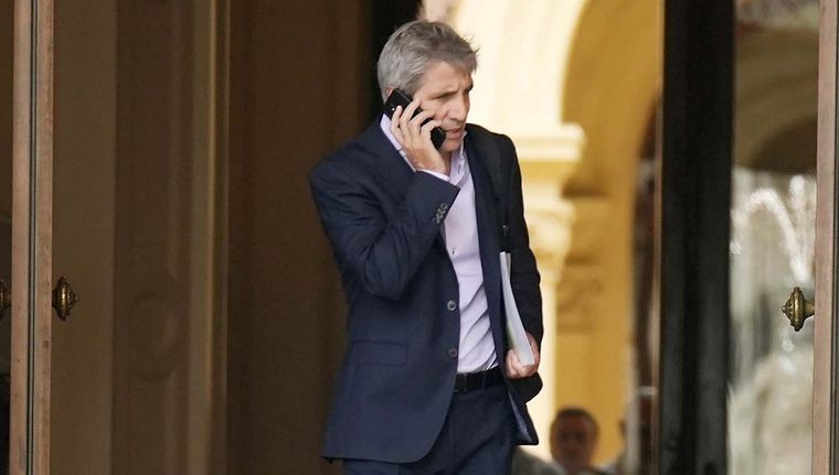 Luis Caputo tendrá la difícil misión de enfrentar al FMI Foto: NA